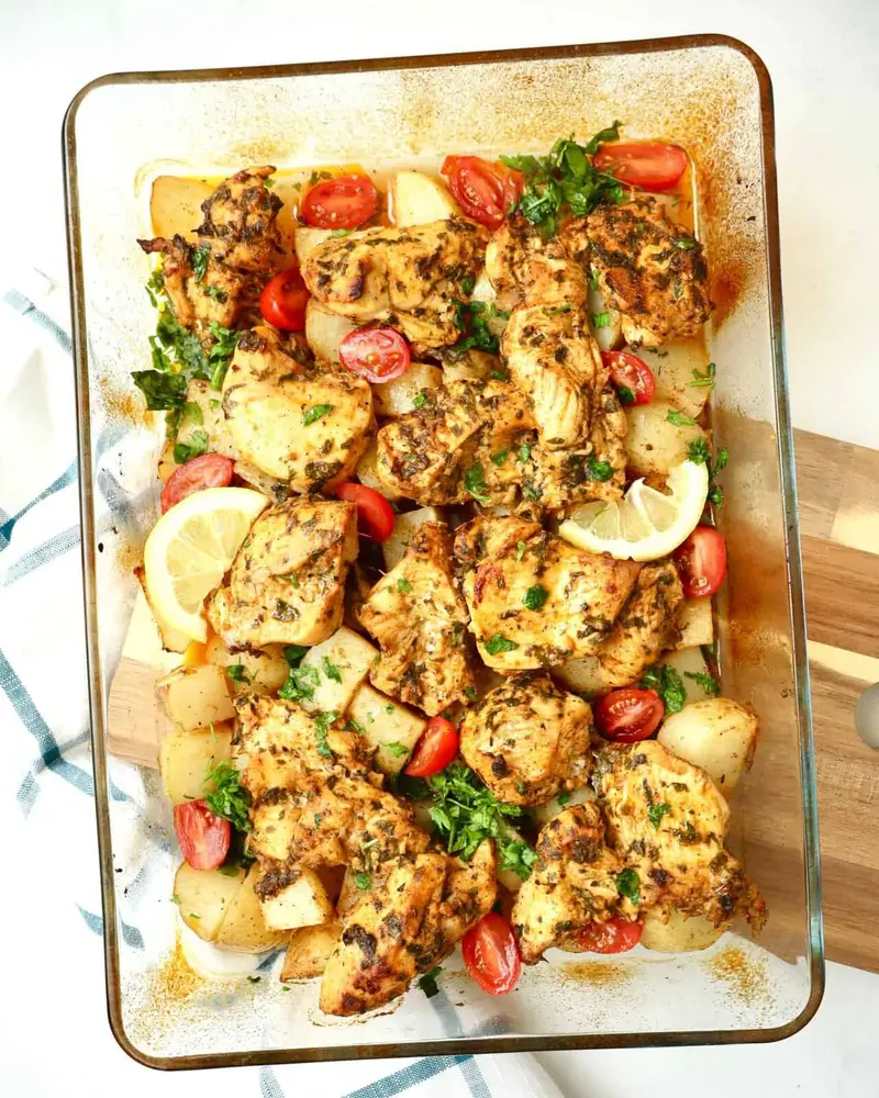 Family friendly chicken dinner and weeknight chicken and potatoes.