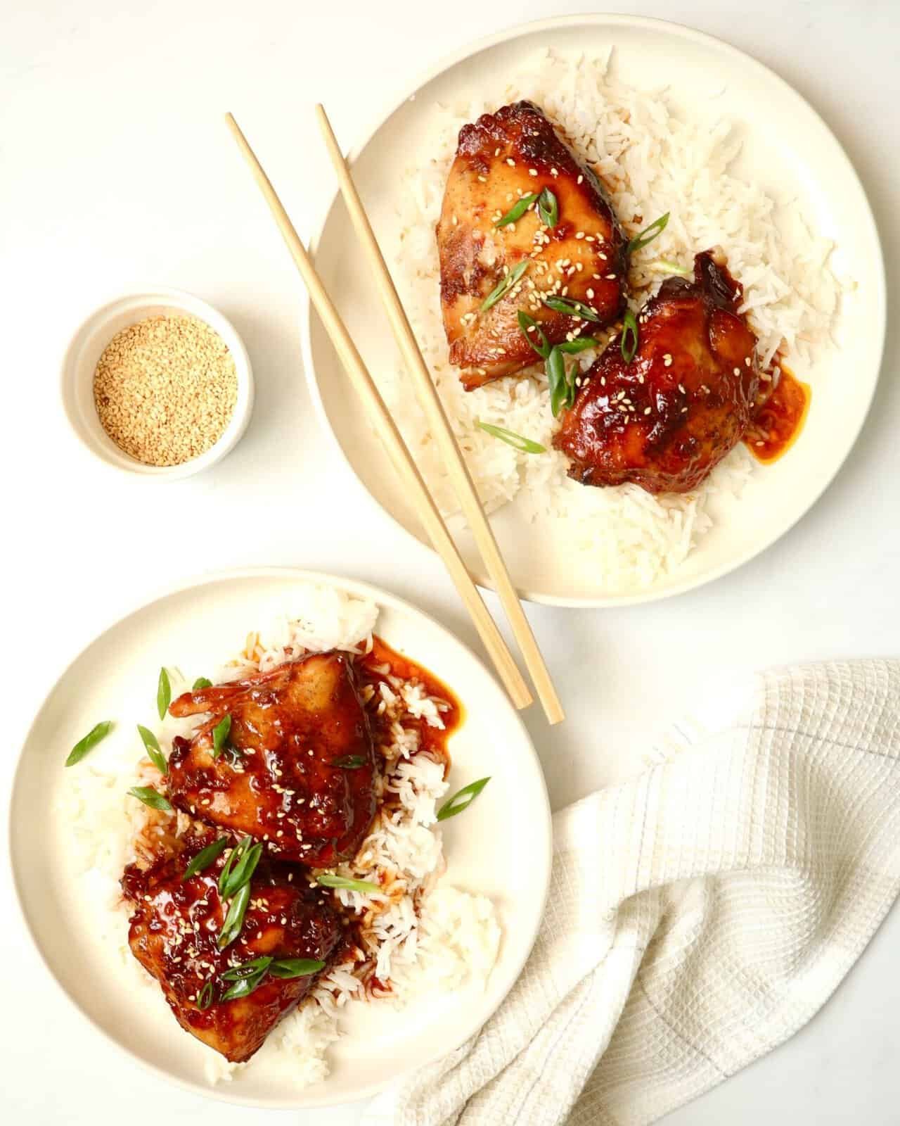 Close-up of caramelized slow cooker chicken thighs after broiling.