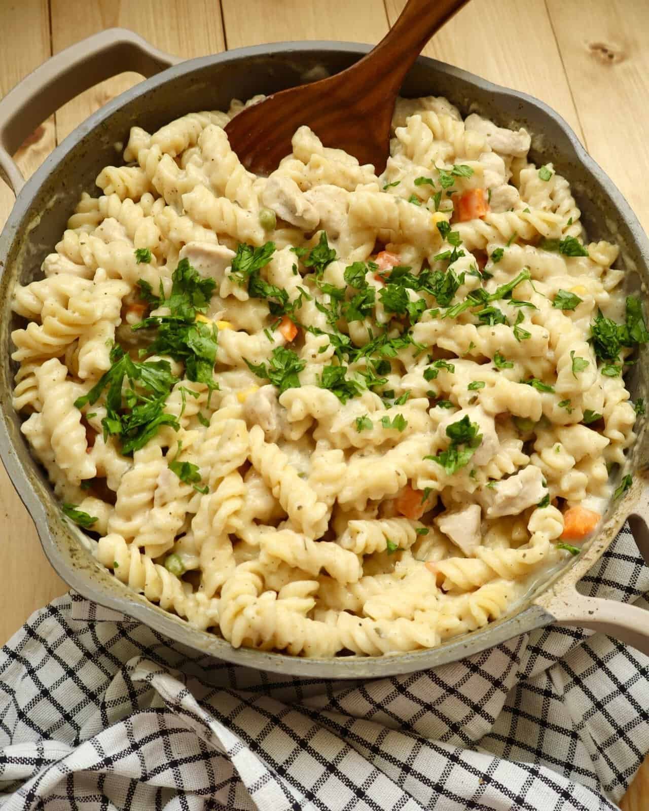 Family-friendly One Pot Chicken Alfredo Pasta with chicken, pasta, and vegetables in a creamy Alfredo sauce.